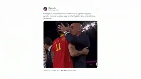 El beso en la boca de Rubiales a Jenni Hermoso en la entregad de medallas del Mundial El beso en la boca de Rubiales a Jenni Hermoso en la entregad de medallas del Mundial