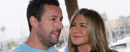 El emotivo gesto de Adam Sandler con su amiga Jennifer Aniston por sus problemas de fertilidad. El emotivo gesto de Adam Sandler con su amiga Jennifer Aniston por sus problemas de fertilidad.