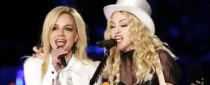Madonna y Britney Spears, en un show conjunto en 2008. Madonna y Britney Spears, en un show conjunto en 2008.