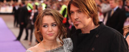 Miley Cyrus y Billy Ray Cyrus en la presentación de &#39;Hannah Montana: The Movie&#39; en abril de 2009.