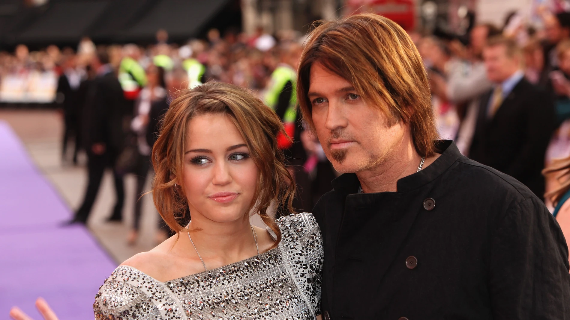 Miley Cyrus y Billy Ray Cyrus en la presentación de 'Hannah Montana: The Movie' en abril de 2009.