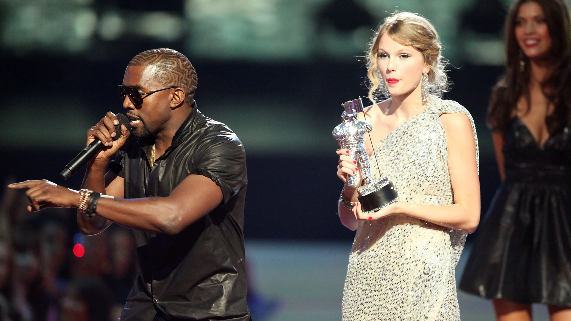Kanye West y Taylor Swift, en los MTV VMAs de 2009.