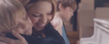 Shakira con Milan y Sasha en el videoclip de &#39;Acróstico&#39;.