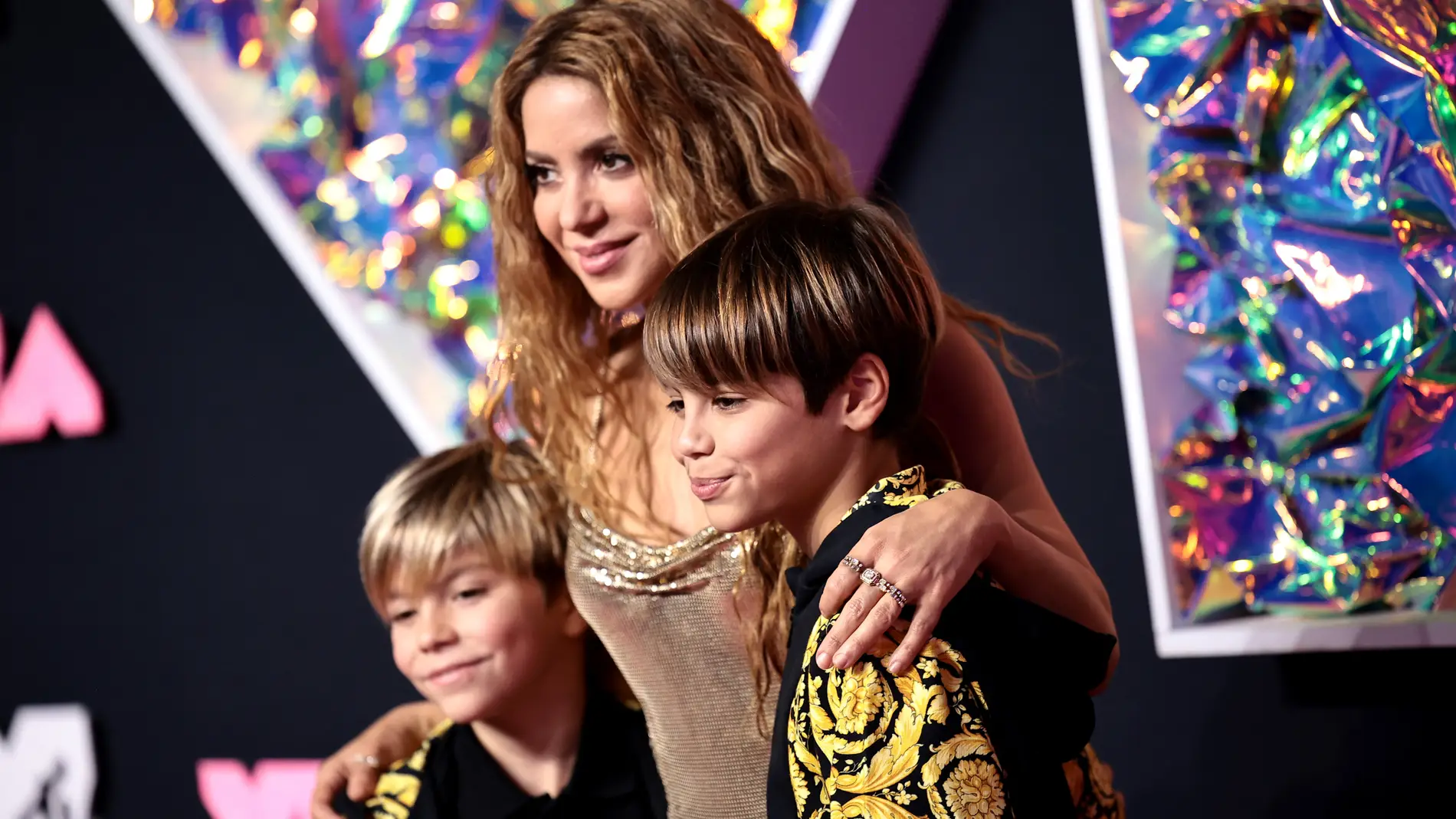 Shakira con Sasha y Milan en los MTV VMAs 2023.