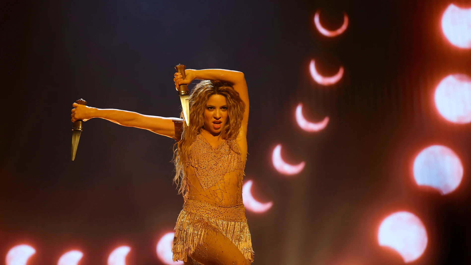 Shakira baila la danza de las dagas en los Premios MTV VMAs, en septiembre de 2023.