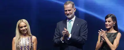 Los reyes Felipe y Letizia entregan a Bad Gyal el Premio Talento Joven Internacional y Los reyes Felipe y Letizia entregan a Bad Gyal el Premio Talento Joven Internacional y