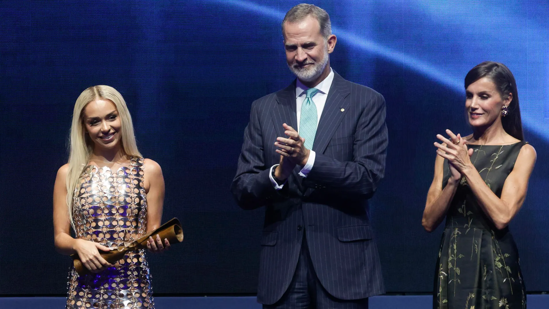 Los reyes Felipe y Letizia entregan a Bad Gyal el Premio Talento Joven Internacional y