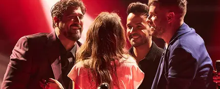 Malú vive el momento más emotivo en La Voz al cantar Aprendiz con los coaches Malú vive el momento más emotivo en La Voz al cantar Aprendiz con los coaches