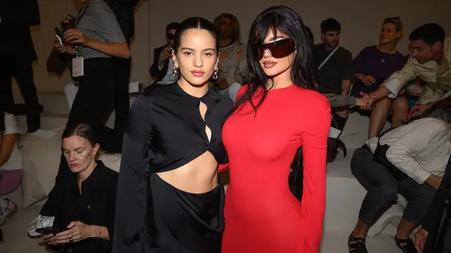 Rosalía disfruta de la Fashion Week de París a carcajada limpia junto a Kylie Jenner