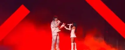 Peso Pluma y Nicki Nicole interpretan 'Por las noches' en la gala de los Premios Billboard 2023. Peso Pluma y Nicki Nicole interpretan 'Por las noches' en la gala de los Premios Billboard 2023.