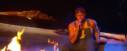 Bad Bunny, en su actuación en los Premios Billboard de la Música Latina 2023. Bad Bunny, en su actuación en los Premios Billboard de la Música Latina 2023.