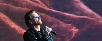 Bono durante un concierto de U2 en su gira &#39;The Joshua Tree Tour&#39;, en Saint-Denis el 25 de julio de 2017.