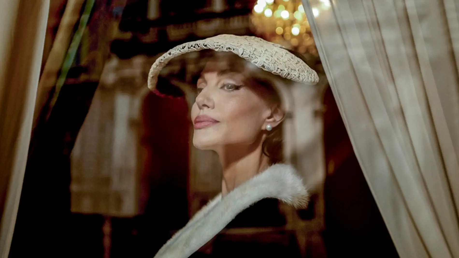 Angelina Jolie se transforma en la diva griega María Callas para la nueva película de Pablo Larraín Angelina Jolie se transforma en la diva griega María Callas para la nueva película de Pablo Larraín