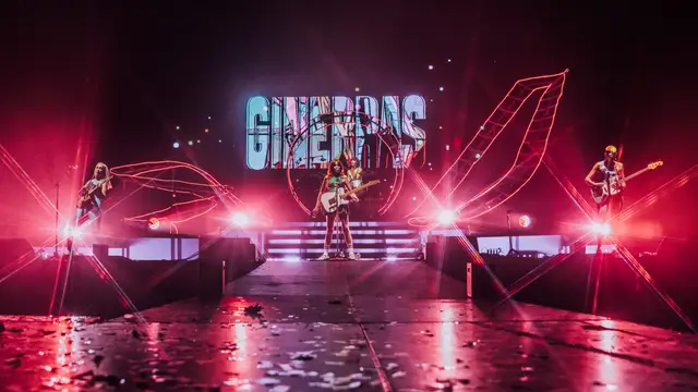 Ginebras tiñe Madrid con su indie pop morado y hace historia en la capital.