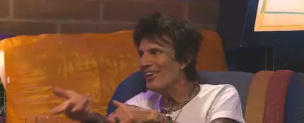 Tommy Lee, en su charla con Bill Maher. Tommy Lee, en su charla con Bill Maher.