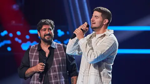 Antonio Orozco cumple el sueño de Carlos cantando juntos Entre sobras y sobras me faltas Antonio Orozco cumple el sueño de Carlos cantando juntos Entre sobras y sobras me faltas