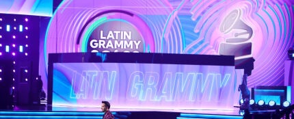 El escenario de los Latin Grammy 2022.