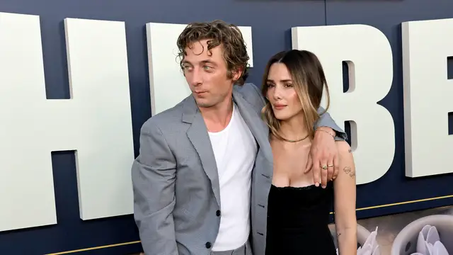 Jeremy Allen White y Addison Timlin