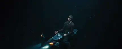 Rauw Alejandro en el videoclip de 'Diluvio' Rauw Alejandro en el videoclip de 'Diluvio'