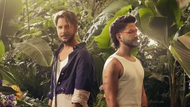 Camilo y Manuel Carrasco, en la portada de 'Salitre'