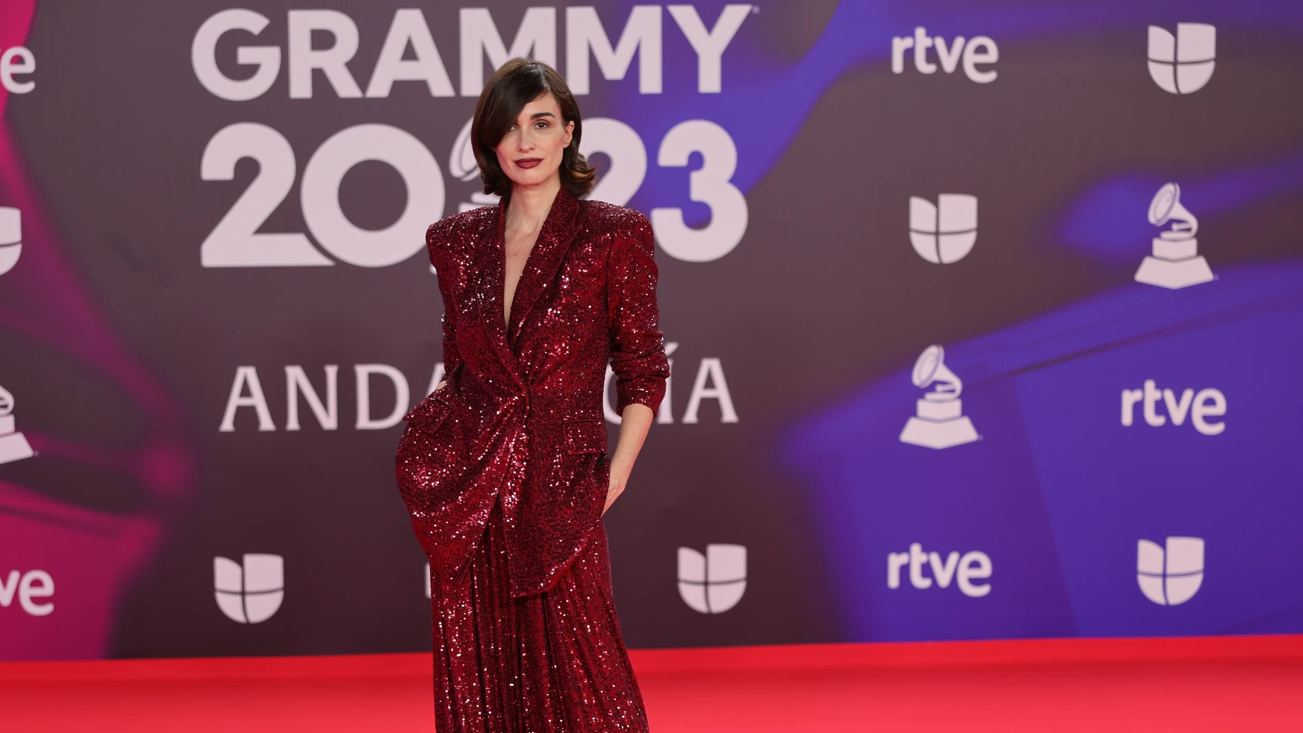 Paz Vega, en la alfombra roja de los Latin Grammy 2023.