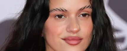Cómo se llama la tendencia de cejas que lleva Rosalía en los Latin Grammy Cómo se llama la tendencia de cejas que lleva Rosalía en los Latin Grammy