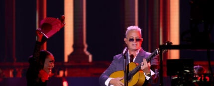 Alejandro Sanz canta &#39;Corazón Partío&#39; en los Latin Grammy 2023