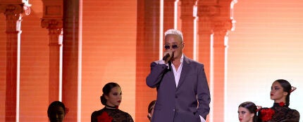 Alejandro Sanz, durante su actuación en los Latin Grammy 2023.