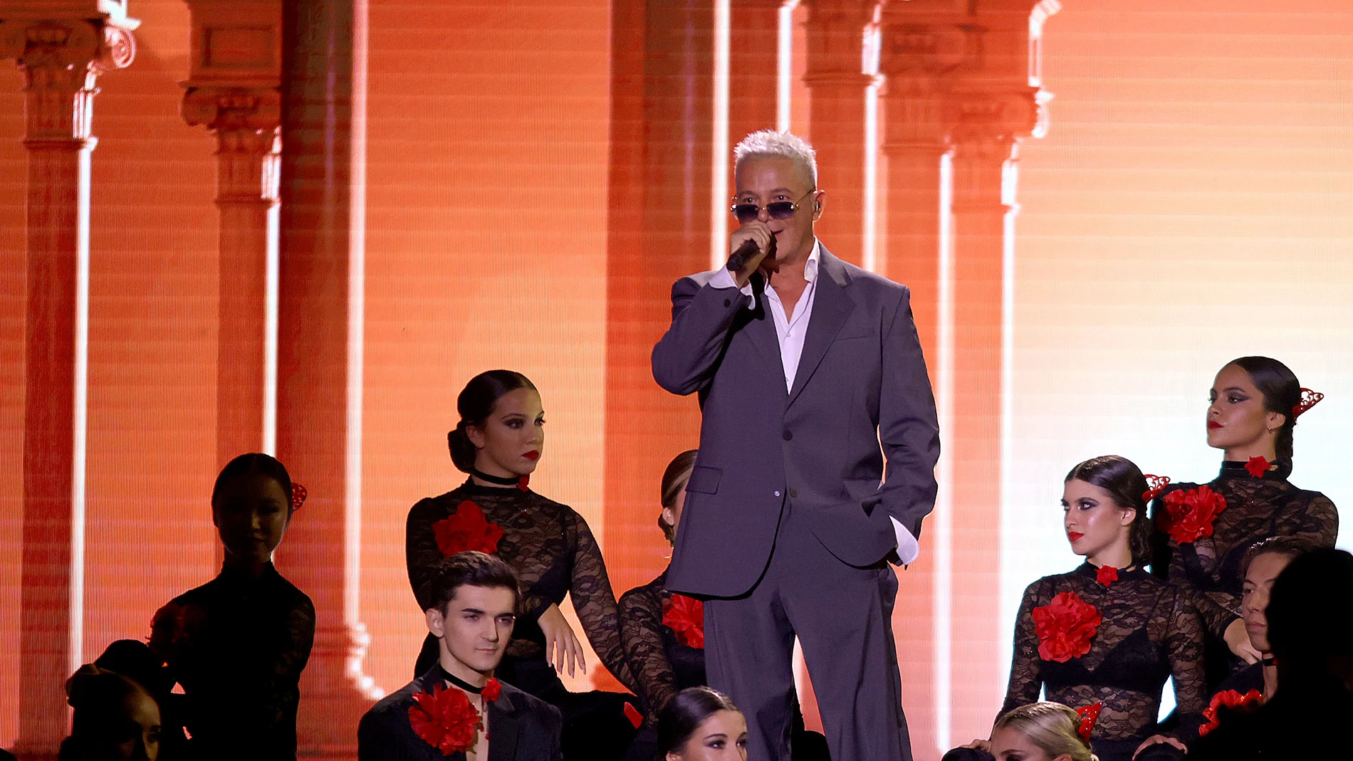 Alejandro Sanz, durante su actuación en los Latin Grammy 2023.