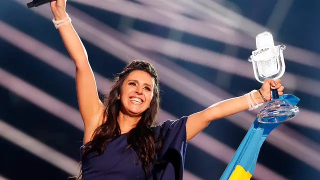 La ganadora de Eurovisión Jamala representando a Ucrania el 14 de mayo de 2016 en Estocolmo, Suecia.