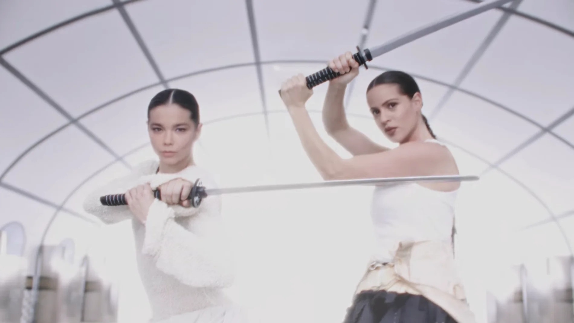 Frame del videoclip de 'Oral', la canción de Rosalía y Björk.