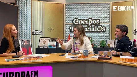 De Diana de Gales a Rosalía: Ana Locking repasa la lista de famosas que han llevado el vestido la venganza De Diana de Gales a Rosalía: Ana Locking repasa la lista de famosas que han llevado el vestido la venganza