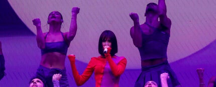 La cantante Aitana durante el concierto que ofrece este martes en el WiZink Center de Madrid.