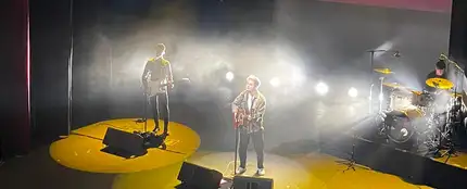 DePol llena el Teatro Municipal de La Bañeza de música y magia en su concierto el 5 de diciembre de 2023. DePol llena el Teatro Municipal de La Bañeza de música y magia en su concierto el 5 de diciembre de 2023.