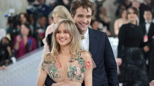 Robert Pattinson y Suki Waterhouse