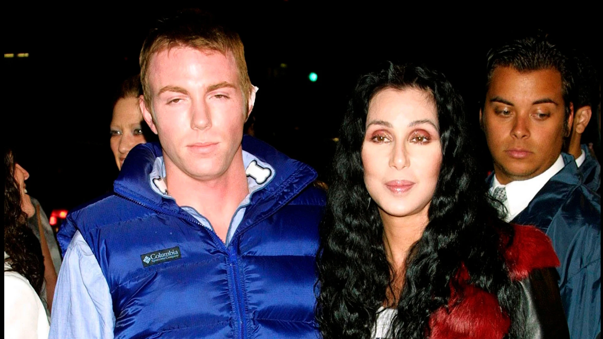 La actriz y cantante Cher y su hijo Elijah Blue, en la premiere de la pel&iacute;cula 'Blow', en 2001.