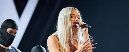 Lola Índigo desata la locura con su espectacular performance interpretando Mala suerte Lola Índigo desata la locura con su espectacular performance interpretando Mala suerte