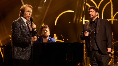 ¡Menudo arranque! Raphael, Pablo López y Antonio Orozco protagonizan una actuación inolvidable ¡Menudo arranque! Raphael, Pablo López y Antonio Orozco protagonizan una actuación inolvidable