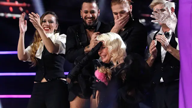 El emotivo encuentro de Mark y Mery (Nebulossa) con sus hijos tras ganar la final del Benidorm Fest