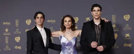 Ana Belén con Javier Ambrossi y Javier Calvo, presentadores de los Premios Goya 2024. Ana Belén con Javier Ambrossi y Javier Calvo, presentadores de los Premios Goya 2024.
