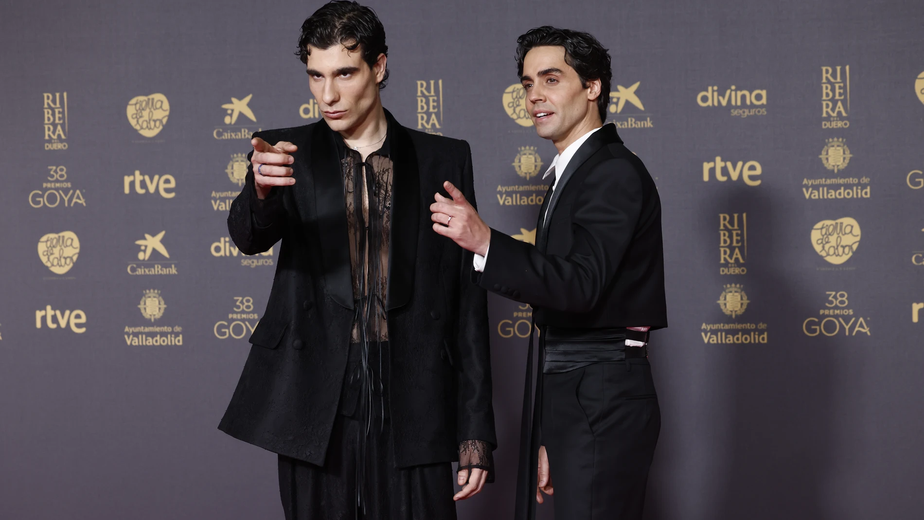 Javier Calvo y Javier Ambrossi, presentadores de los Premios Goya 2024.