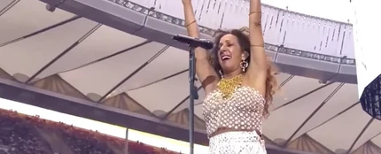 Rosario Flores, en la velada del año cantando Pachuru. Rosario Flores, en la velada del año cantando Pachuru.