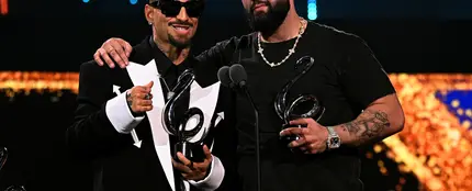 Maluma y Carín León en los Premios Lo Nuestro Maluma y Carín León en los Premios Lo Nuestro