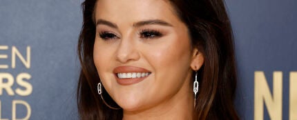 Selena Gomez, impecable e inmaculada para los SAG Awards