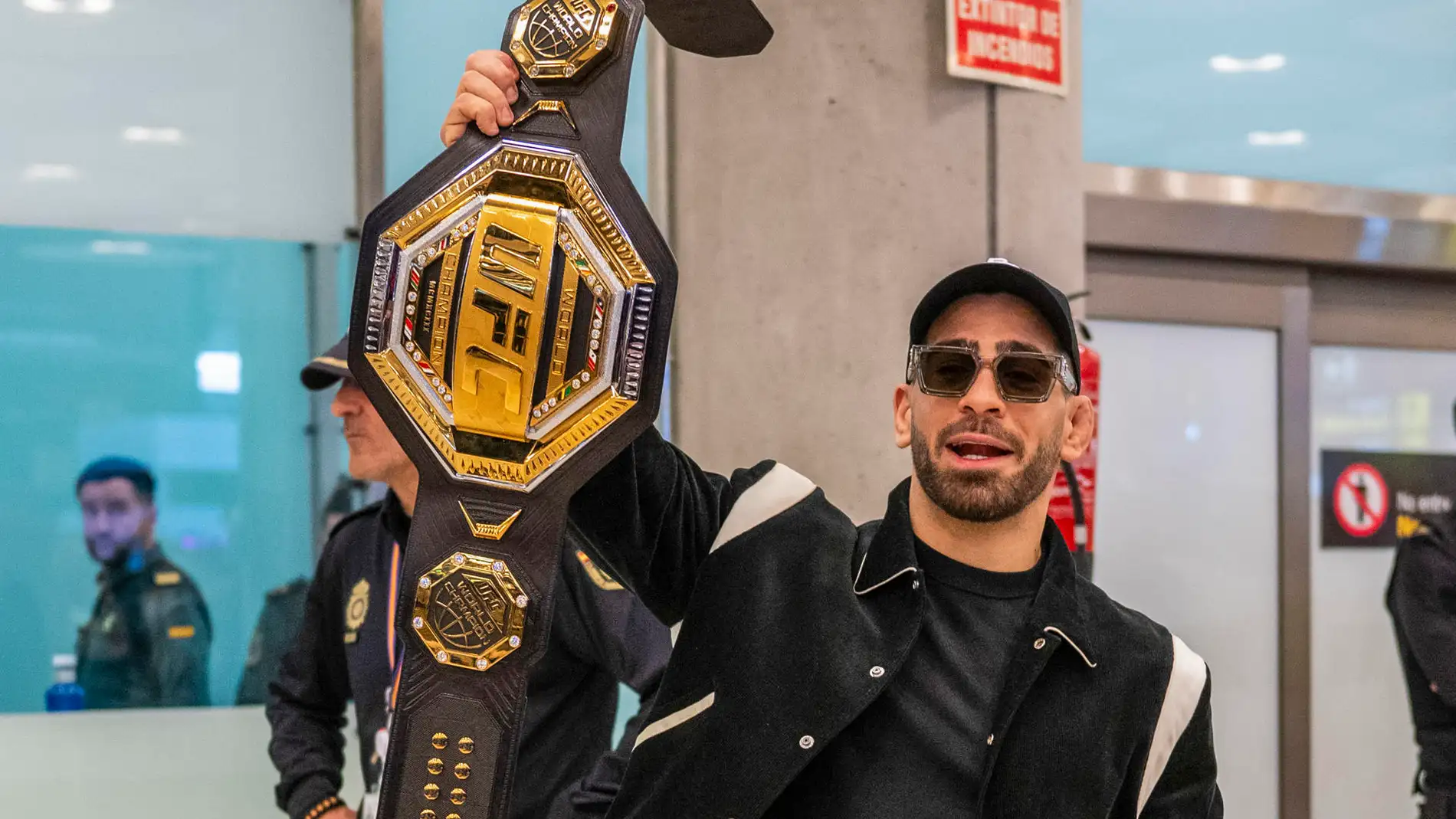 Ilia Topuria a su llegada al aeropuerto de Barajas tras proclamarse campeón del mundo de la UFC Ilia Topuria a su llegada al aeropuerto de Barajas tras proclamarse campeón del mundo de la UFC