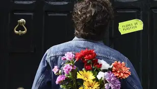 Maximiliano Calvo lanza ‘Flores de plástico’, el adelanto de su próximo EP