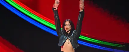 Dua Lipa cantó 'Training season' en los Brit Awards 2024. Dua Lipa cantó 'Training season' en los Brit Awards 2024.
