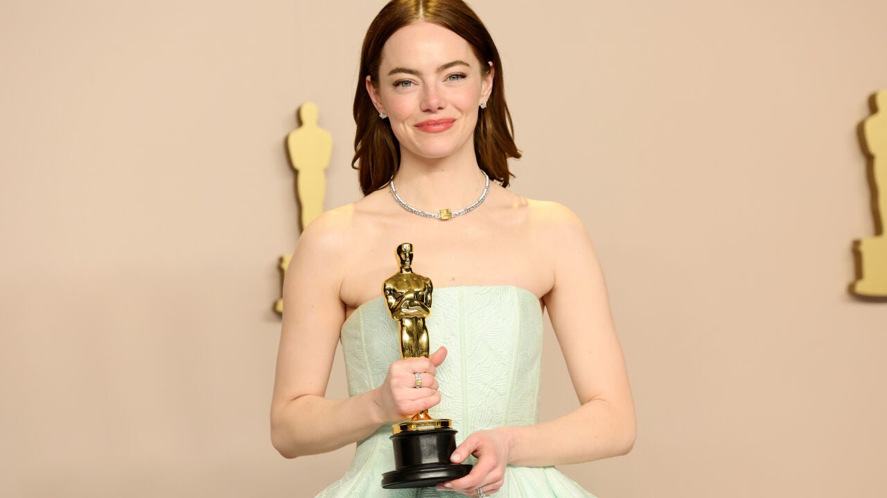 Emma Stone gana el Oscar a Mejor Actriz y se le rompe el vestido al