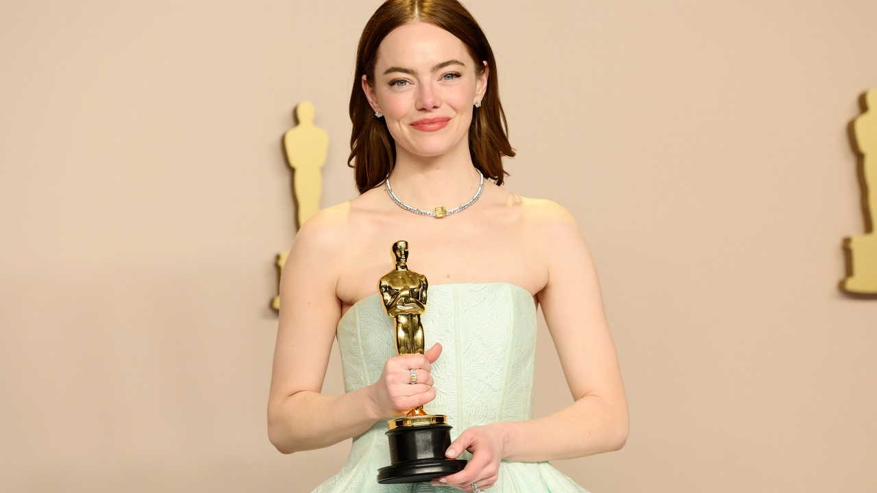 Emma Stone gana el Oscar a Mejor Actriz y se le rompe el vestido al