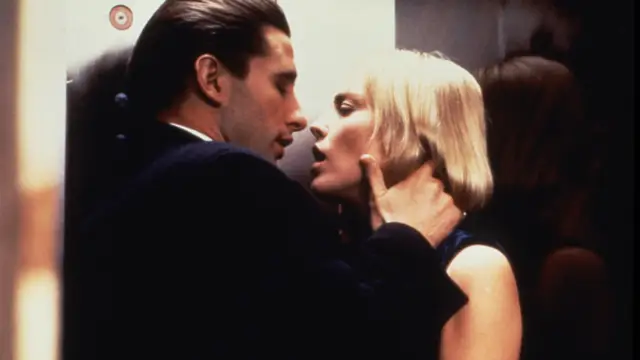 William Baldwin y Sharon Stone en la película 'Acosada'